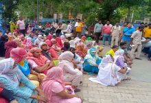 Photo of रोहतक: ऑनलाइन हाजिरी को लेकर नगर निगम में हंगामा