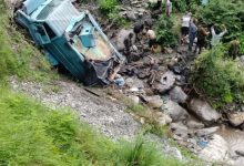 Photo of उधमपुर में बड़ा हादसा: 200 फीट खाई में गिरी CRPF की गाड़ी, तीन जवान बलिदान