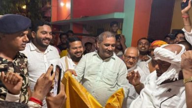 Photo of  गोवर्धन मंदिर पहुंचे पूर्व मंत्री राजबल्लभ यादव, जेल से रिहाई के बाद पहली बार दिखे