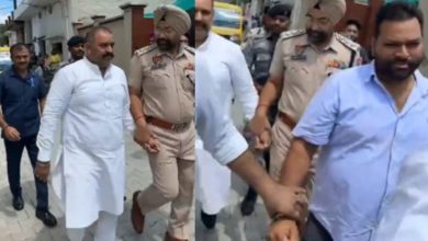 Photo of जालंधर में भाजपा के पूर्व सांसद और पूर्व विधायक को पुलिस ने उठाया