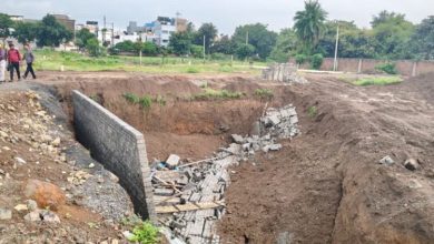 Photo of  इंदौर में बारिश के दौरान दीवार गिरने से तीन मजदूरों की मौत