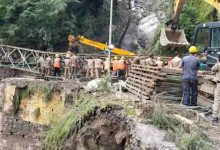 Photo of उत्तरकाशी आपदा: 15 फीट नीचे दबे लोगों को तलाशना चुनौती