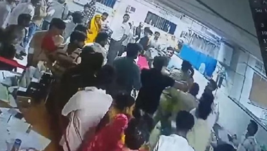 Photo of AMU: मेडिकल में हड़ताल पर गए डॉक्टर, दर्द में थे मरीज, गिड़गिड़ाते रहे तीमारदार