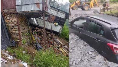 Photo of  बाजार में भूधंसाव से दुकानें क्षतिग्रस्त, मलबे में फंसी कार
