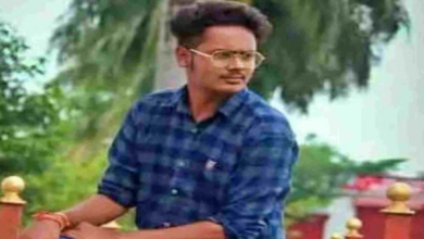 Photo of  सरेराह खुद का गला रेतकर मर गया ठग, मरने से पहले दंपती पर किए चाकू से वार