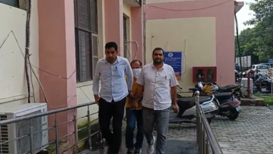 Photo of ईएसआईसी डिस्पेंसरी का सेंट्रल मैनेजर रिश्वत के साथ गिरफ्तार