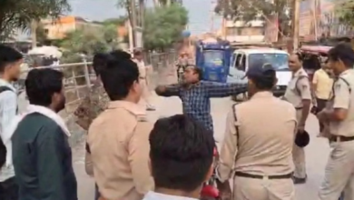 Photo of बाइक चेकिंग करने आई पुलिस तो शख्स ने शुरू किया ड्रामा