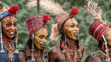 Photo of इस जनजाति के मर्द दुल्हन की तरह सजते हैं, बच्चा न होने पर औरतें चुराती हैं पति