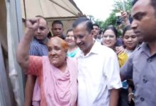 Photo of यमुना में उफान… कालिंदी कुंज में घुसा पानी; बाढ़ पीड़ितों से मिले अरविंद केजरीवाल