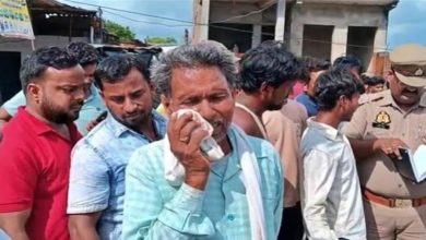 Photo of यूपी: सड़क हादसे में प्रेग्नेंट महिला का फटा पेट, छिटककर 5 फीट दूर जा गिरा बच्चा, डंपर ने कुचला