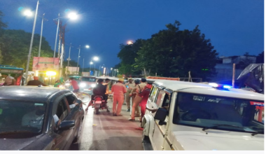 Photo of  नैनी में घर के अंदर संचालित हो रहा था देह व्यापार, दो लड़कियां और दो युवकों को पुलिस ने पकड़ा
