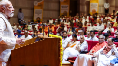 Photo of सोशल मीडिया पर कम सक्रिय आधे सांसदों को मिला पीला कार्ड