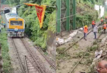Photo of काली मंदिर टनल के पास हुआ भूस्खलन, रेलवे ट्रैक पर मलबा गिरने से ट्रेनों की आवाजाही बंद