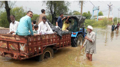 Photo of दीवारों संग ढहीं उम्मीदें, नावों में सफर, स्कूल में ठिकाना, कुछ ने यहां ली शरण