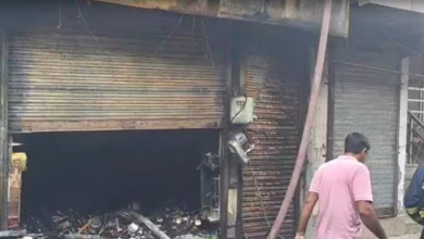 Photo of भीषण आग: बहादुरगढ़ की दुकान में बड़ा हादसा, छत पर सो रहे दुकान मालिक ने ऐसे बचाई जान