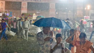 Photo of इंदौर में देर रात बारिश, भीगे गरबा पांडाल