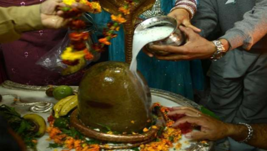 Photo of दशहरा के दिन पूजा के समय करें शिवलिंग से जुड़े ये खास उपाय