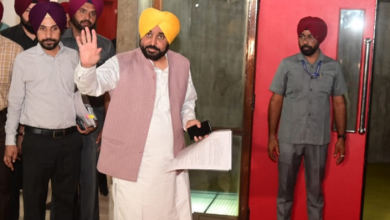 Photo of नाले की सफाई पर हंगामा, बरिंदर गोयल बोले-झूठ बोलकर मेरा इस्तीफा मांग रहे बाजवा
