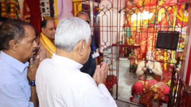 Photo of महाअष्टमी पर मुख्यमंत्री नीतीश कुमार ने की शीतला माता और पटनदेवी माता की पूजा-अर्चना