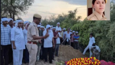 Photo of  ट्रेलर की चपेट में आने से महिला कांस्टेबल की मौत, ‘गार्ड ऑफ ऑनर’ के साथ दी गई अंतिम विदाई