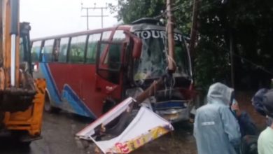 Photo of ऋषिकेश हरिद्वार हाईवे के पास यात्रियों से भरी यूपी की बस दुर्घटनाग्रस्त
