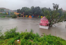 Photo of इंदौर की बस्तियां डूबी, तालाब ओवरफ्लो, सड़कों पर नदियों जैसा मंजर