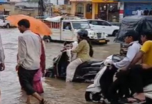 Photo of शहर की हर सड़क पर जलजमाव, दर्जनों गाड़ियां पानी के बीच बंद