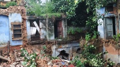 Photo of भारी बारिश का कहर, तड़के सुबह इस इलाके में अचानक गिर गई बिल्डिंग