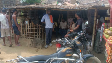 Photo of  नेपाल में कर्फ्यू का असर, भारत-नेपाल सीमा पर सैकड़ों लोग फंसे