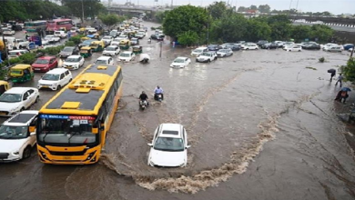 Photo of गुरुग्राम में बांध टूटने से मची तबाही, गांव कादरपुर में 6 फीट तक भरा पानी… बद से बदतर हो गए  हालात