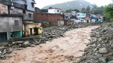 Photo of  पहाड़ों पर मलबे ने रोकी राह, कुमाऊं की 152 सड़कें बंद