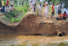Photo of  ग्रामीणों पर लाठियों से किया हमला, बीचबचाव कर रहे पुलिसकर्मियों को आईं चोटें