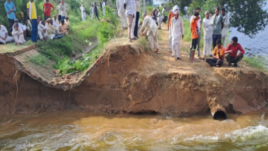 Photo of  ग्रामीणों पर लाठियों से किया हमला, बीचबचाव कर रहे पुलिसकर्मियों को आईं चोटें