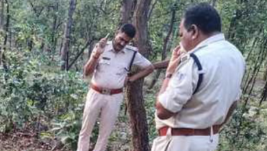 Photo of  बैंक पैसा जमा करने निकले युवक की हत्या, जंगल में अधजला शव मिला