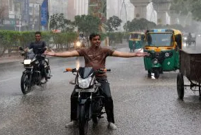 Photo of मुंबई में बारिश के बाद उमस और गर्मी से राहत