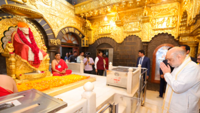Photo of महाराष्ट्र दौरे पर केंद्रीय गृह मंत्री अमित शाह, शिरडी पहुंच साईंबाबा के किए दर्शन