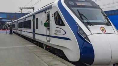 Photo of अचानक बीच रास्ते रोकी गई वंदे भारत ट्रेन