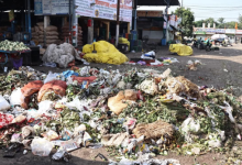Photo of फिर बिगड़ा इंदौर की सफाई का ढर्रा, कई जगह खुले में फेंका जा रहा कचरा