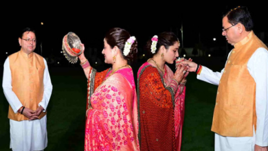 Photo of राजनीति के बीच करवा चौथ की रौनक