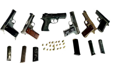 Photo of बंबीहा गैंग के दो गुर्गे गिरफ्तार, हथियारों की खेप बरामद