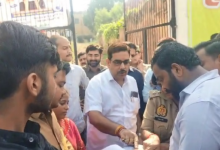 Photo of डीवीसी कॉलेज को परीक्षा केंद्र से हटाने की मांग, ABVP कार्यकर्ताओं ने लगाया जाम