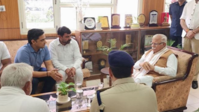 Photo of रोहतक में ASI का पोस्टमार्टम: केंद्रीय मंत्री मनोहर लाल परिजनों से मिले