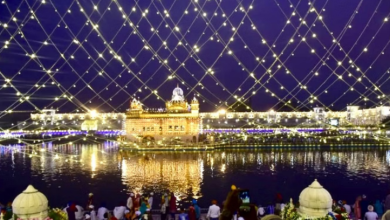 Photo of अमृतसर: बंदी छोड़ दिवस पर श्री हरिमंदिर साहिब में उमड़ा श्रद्धालुओं का सैलाब