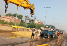 Photo of हिसार-चंडीगढ़ NH-52 की खस्ता हालत: धान से भरी ट्राली पलटी