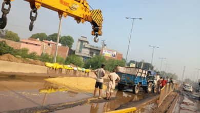 Photo of हिसार-चंडीगढ़ NH-52 की खस्ता हालत: धान से भरी ट्राली पलटी