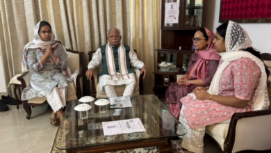 Photo of हरियाणा: दिवंगत आईपीएस पूरण कुमार के घर पहुंचे केंद्रीय मंत्री मनोहर लाल