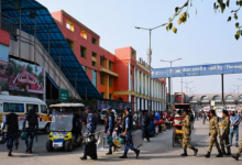 Photo of छठ की तैयारी: नई दिल्ली रेलवे स्टेशन पर बनाया गया एक स्थायी होल्डिंग एरिया
