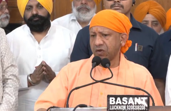 Photo of सीएम योगी बोले- सनातन परंपरा में सिख गुरुओं का योगदान अविस्मरणीय