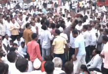 Photo of नागपुर में सड़कों पर उतरे किसान, कर्ज माफी को लेकर बंद किया नेशनल हाइवे