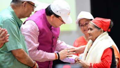 Photo of वृद्धजन दिवस पर सीएम धामी ने वरिष्ठ नागरिकों को किया सम्मानित, कई योजनाओं की दी सौगात